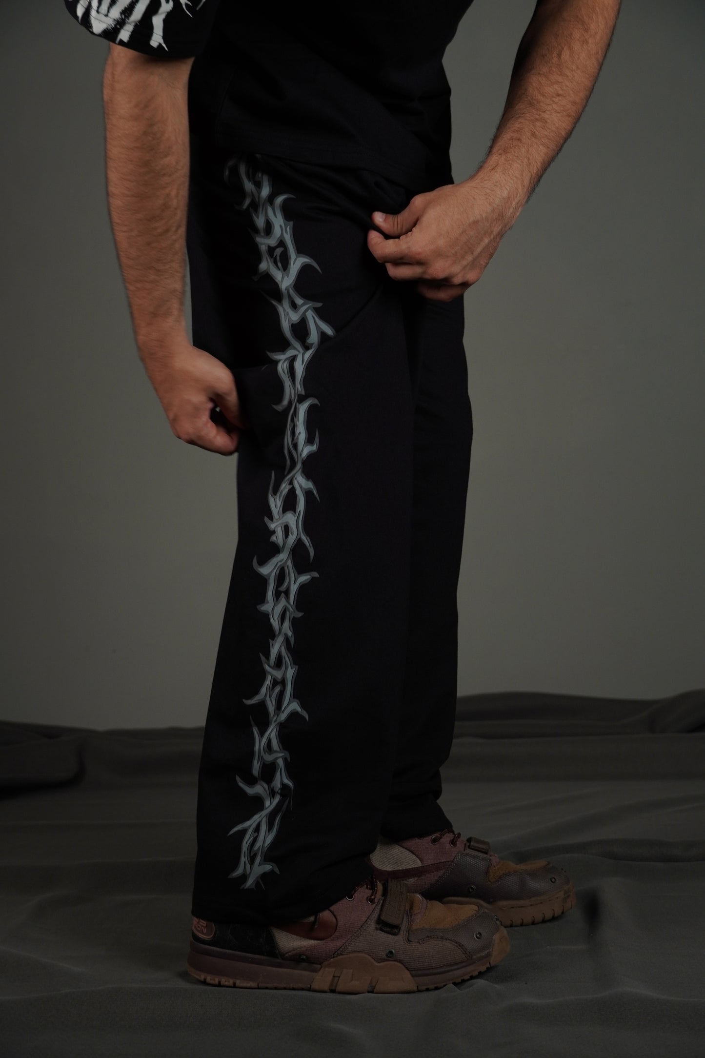 Thorn sweatpants/ Black