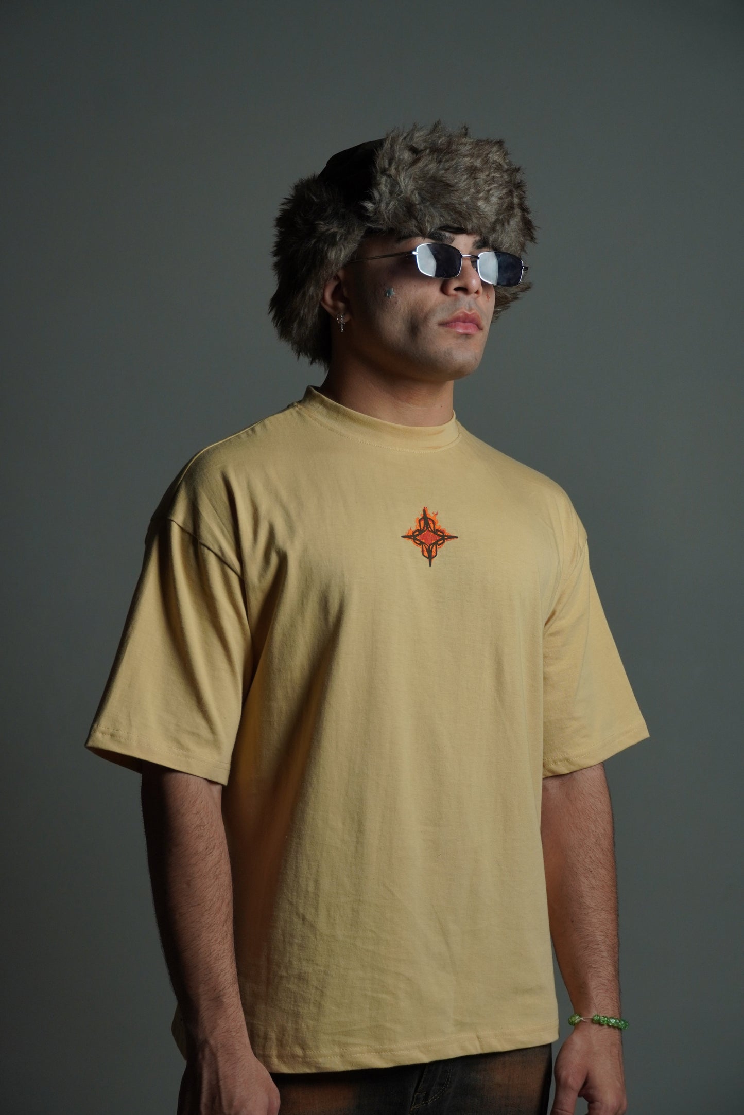 Travis tee ( Sandstorm )