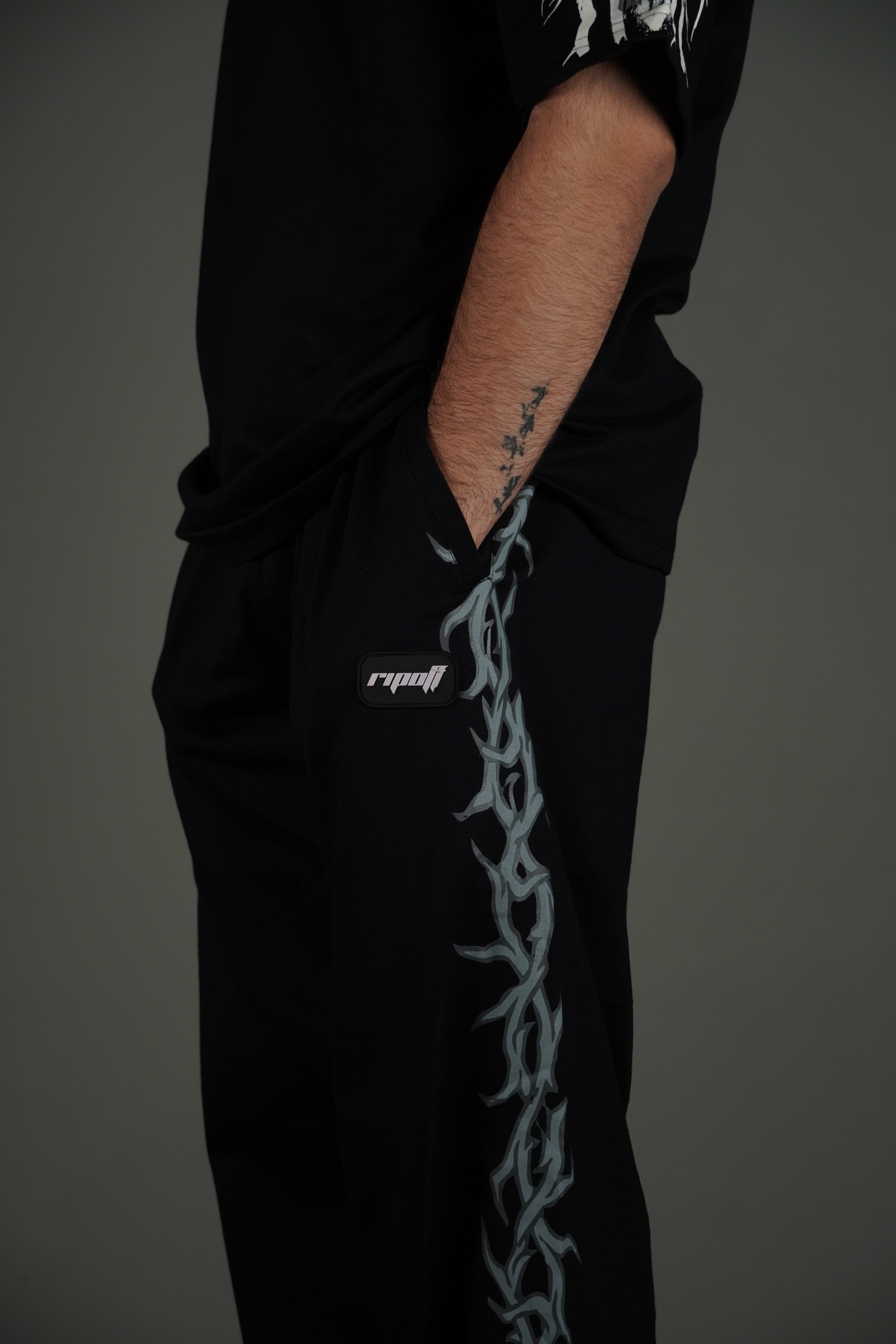 Thorn sweatpants/ Black