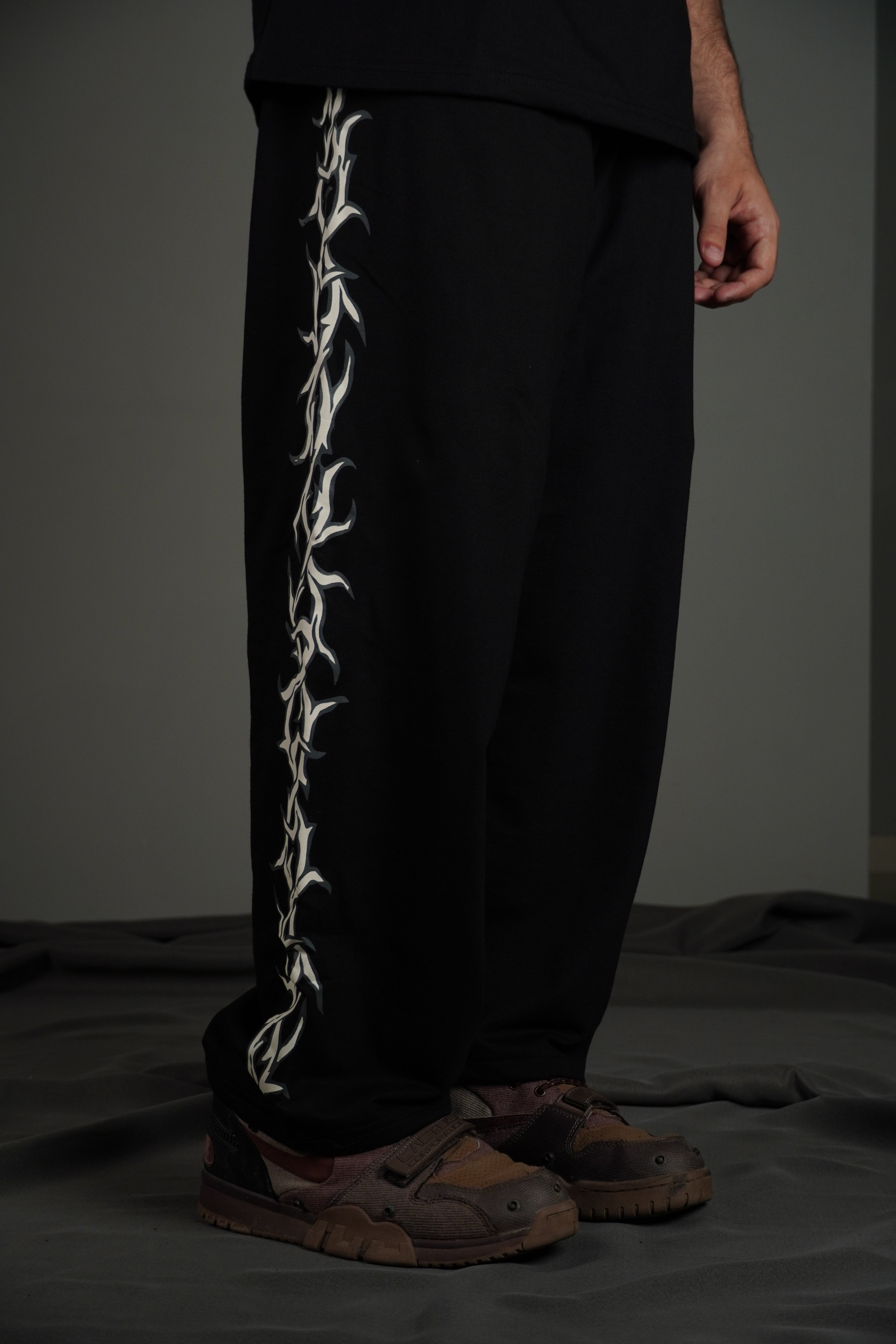 Thorn sweatpants/ Bone