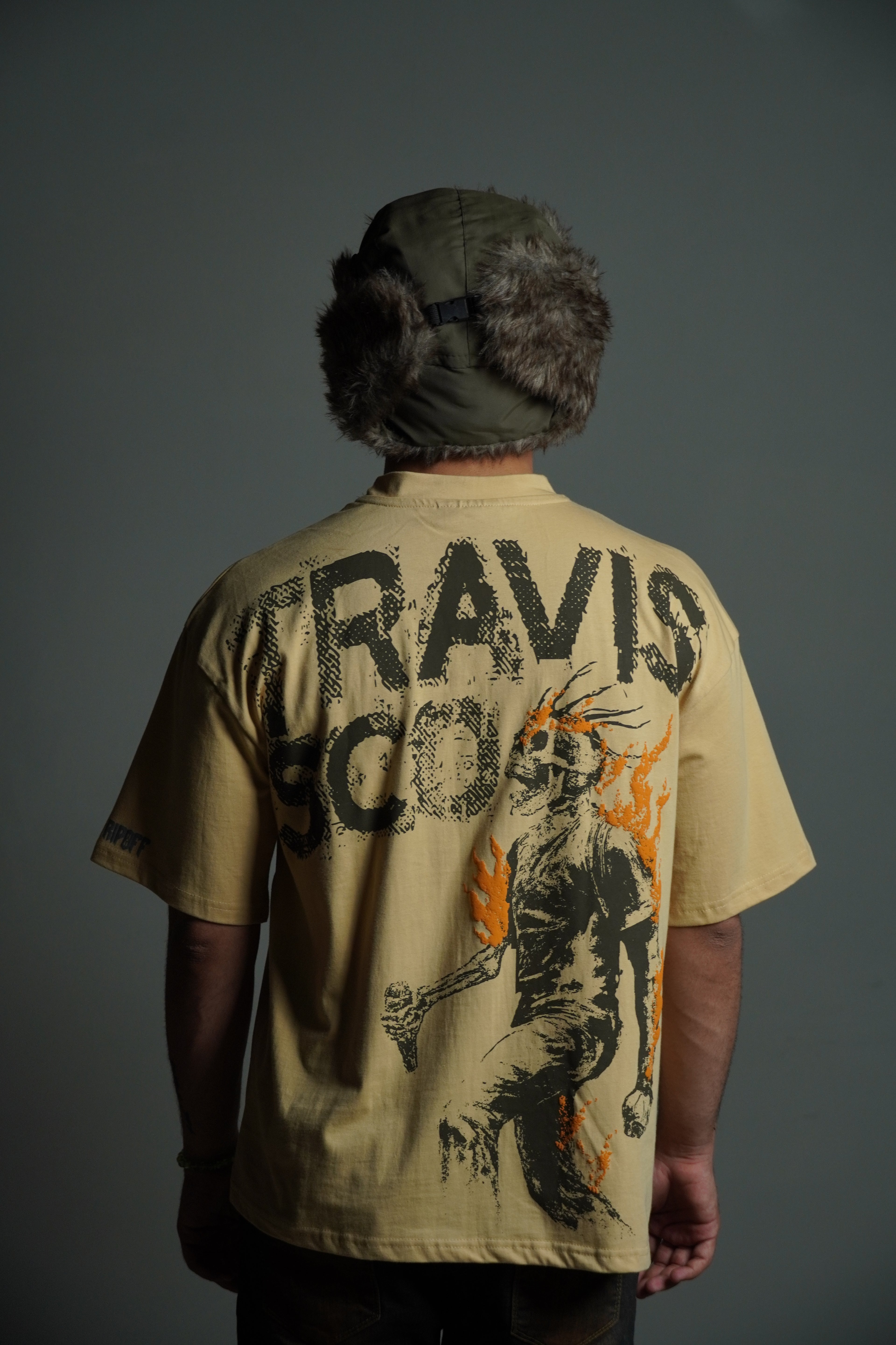 Travis tee/Sandstorm