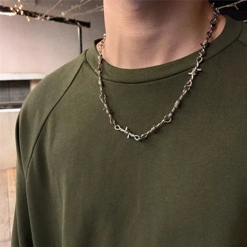 Barbed-wire chain