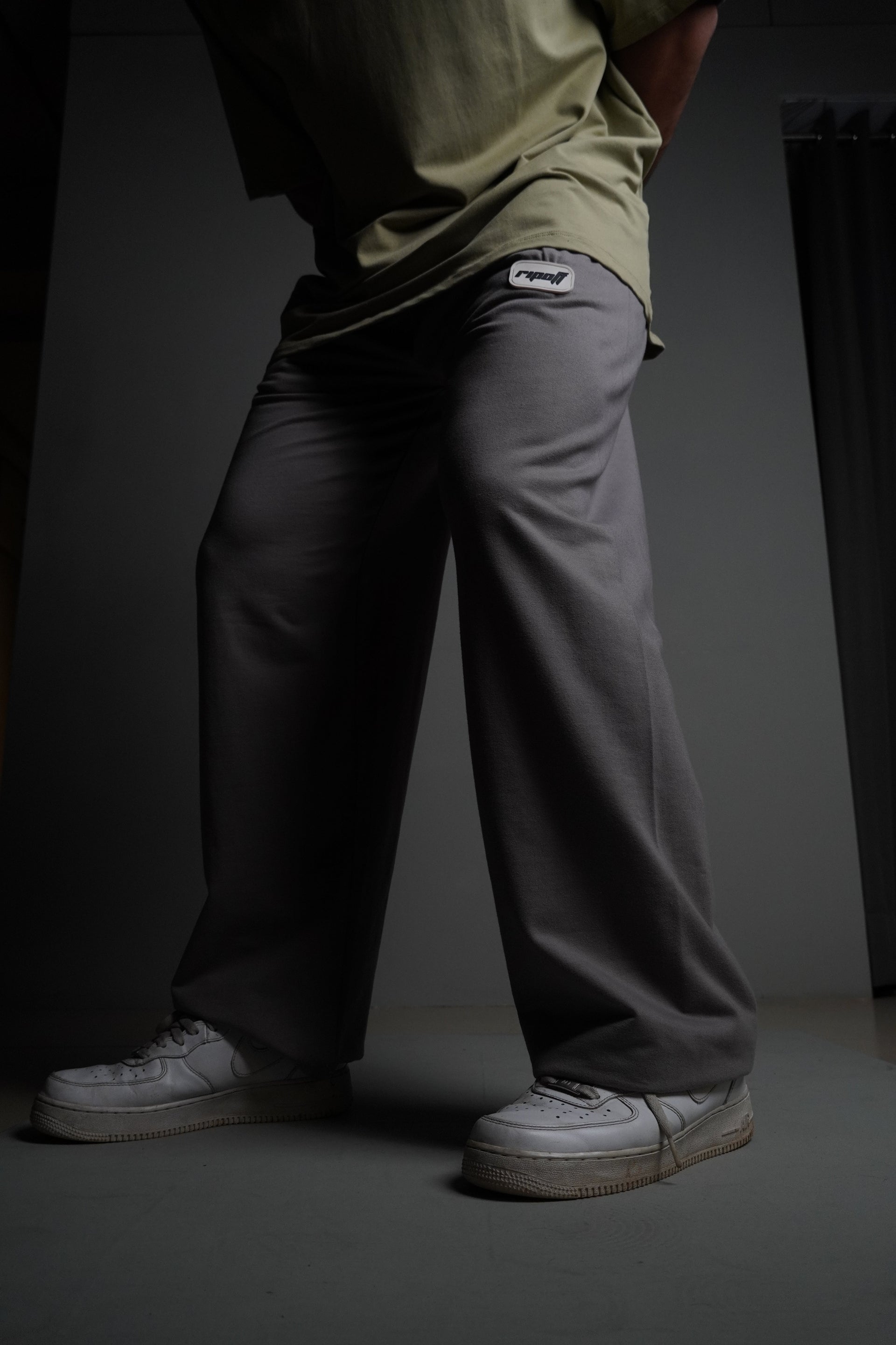 grey-sweatpants-948620.jpg?v= 